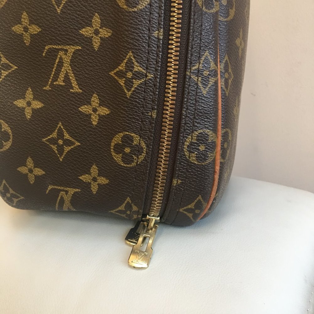 **SOLD PLEASE DO NOT BUY**Louis Vuitton Excursion Tote Bag - Picture 4 of 13